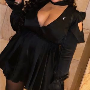 “Off White” ruffle mini dress